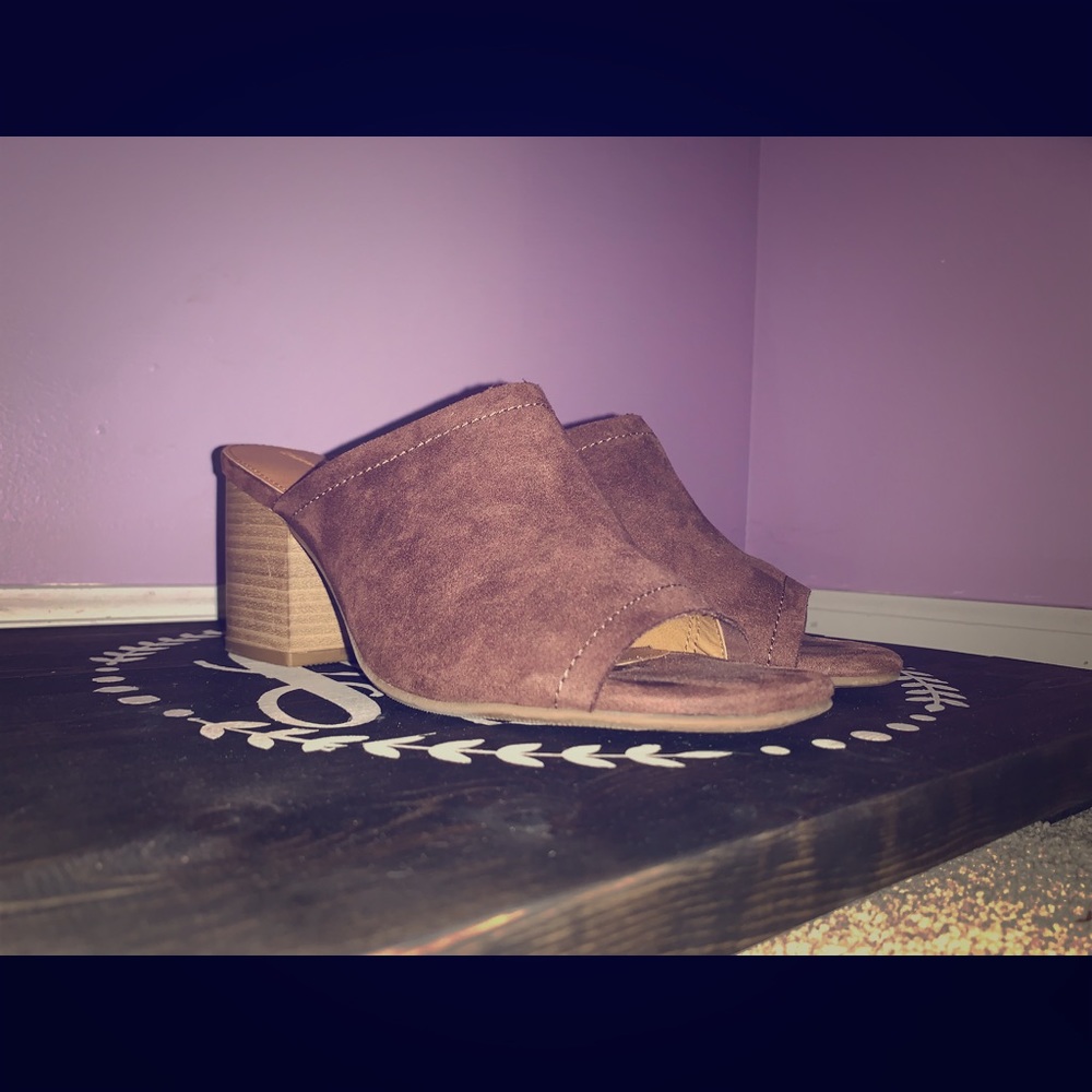 brown heels!